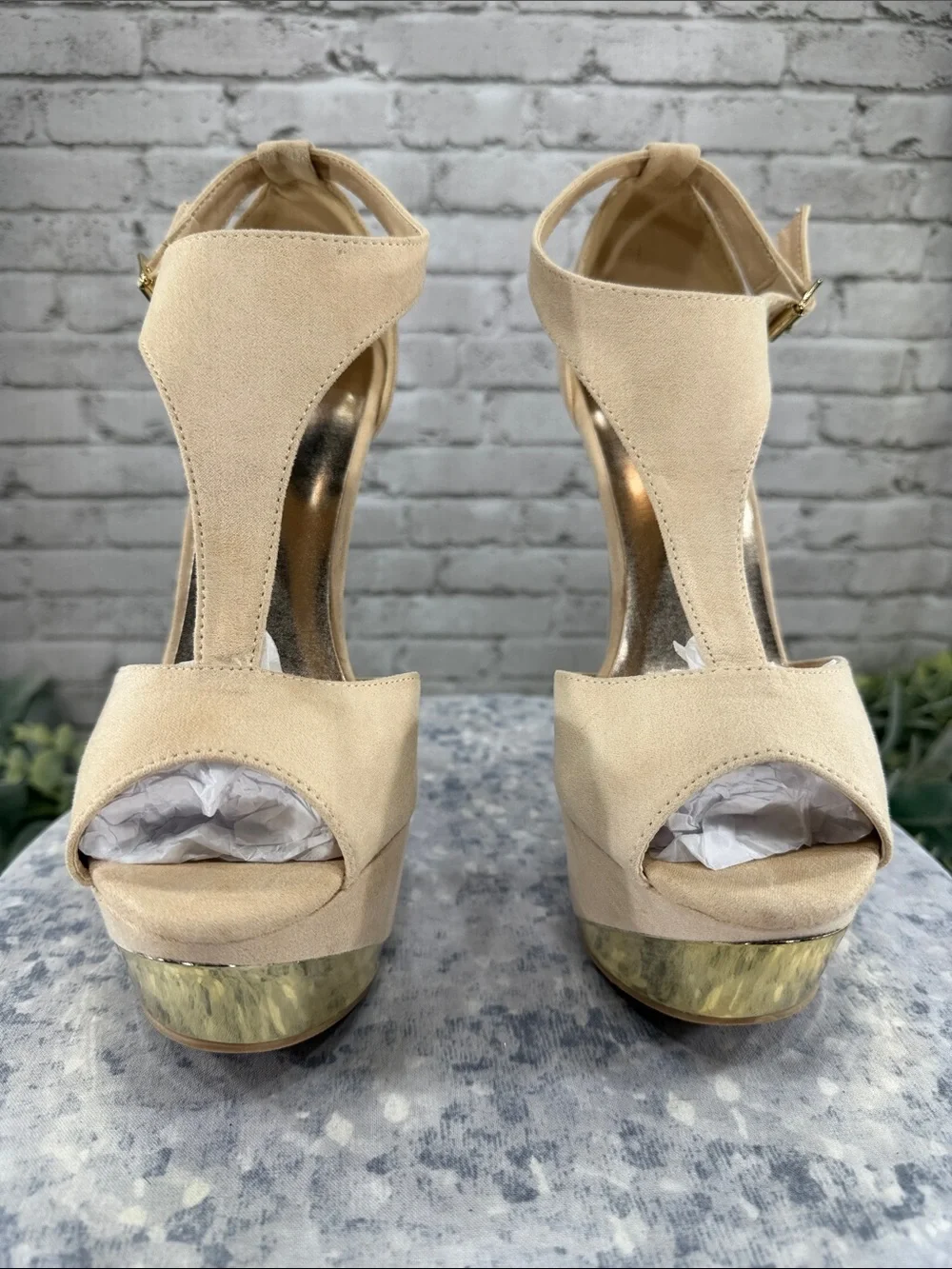 QUPID - Beige Faux Suede T-Strap Platform Stiletto Dress Heels WMS 8M 💛 EUC